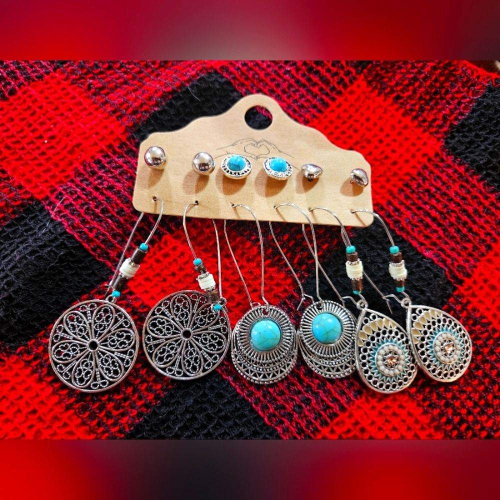 *Free with 30$ purchase! Western Earrings